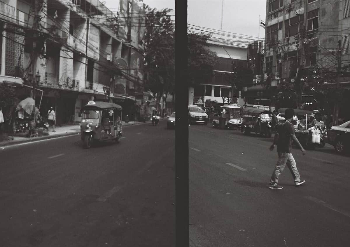 「オリンパスPEN-EES」を使って筆者が撮影。モノクロフィルムを使うとこんな雰囲気ある写真に