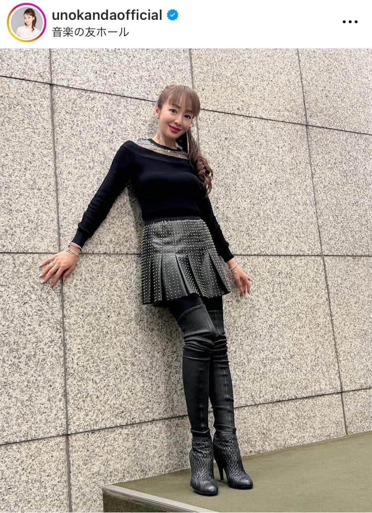 神田うの50歳、美脚すらりショーパン＆キャミソール姿で撮影中　「やっぱり撮影は好き」「お仕事も好き」