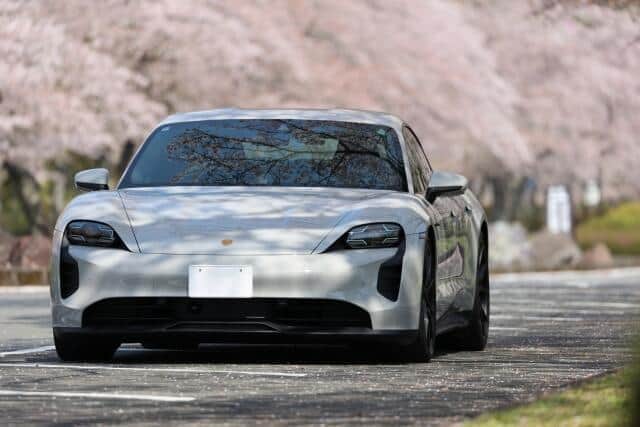 スポーツカーはMTを選ぶメリットがある