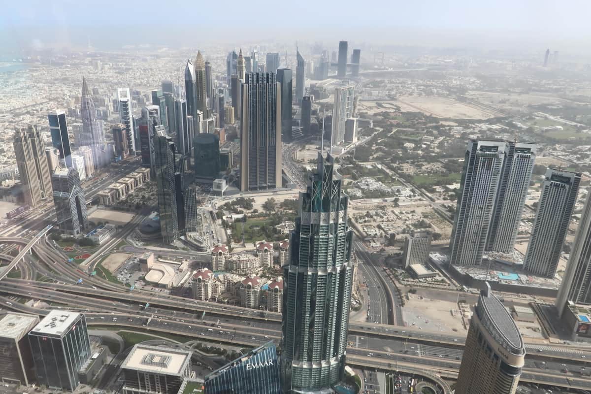 起業家グラドル、「ドバイ案件」の噂に言及　「人間が受ける行為じゃない」「お誘いは本当にDMから」