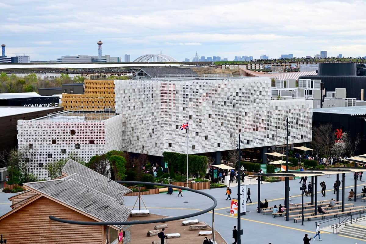 万博・英国館の「紙コップ」アフタヌーンティー、指摘受け「陶磁器のティーカップ」へ　大使館声明で納得得られたか