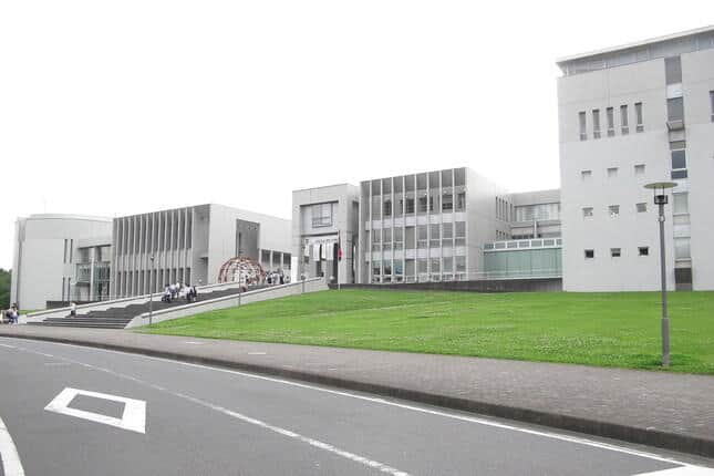 配布資料を生成AIに→無関係の福澤諭吉著書が出力　受講生も苦慮する慶應SFCの「奇手」、狙いはどこに