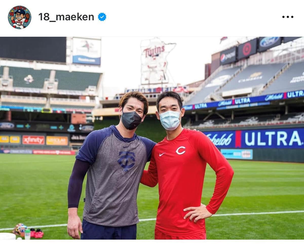 広島・秋山との2ショット（前田のインスタグラムより）