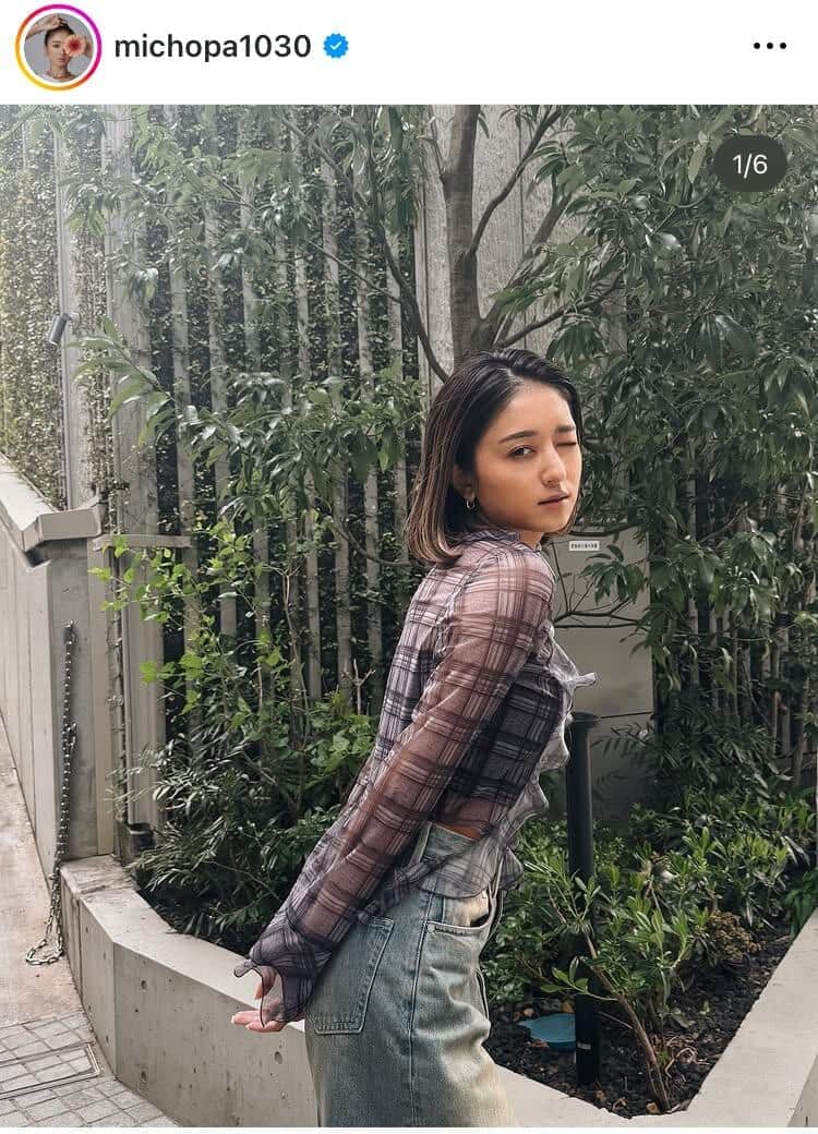 「ゴルフ始めて約3年」みちょぱ、ミニ丈ウェアで美しい豪快スイング　「ナイスショット」「かっこいい」