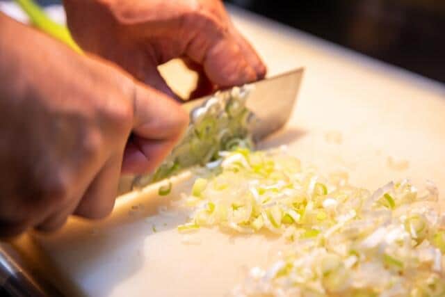 物議の入れ墨料理人に人気料理研究家が賛同　「味変わんねえ」「手を清潔に保っていれば有りでは」