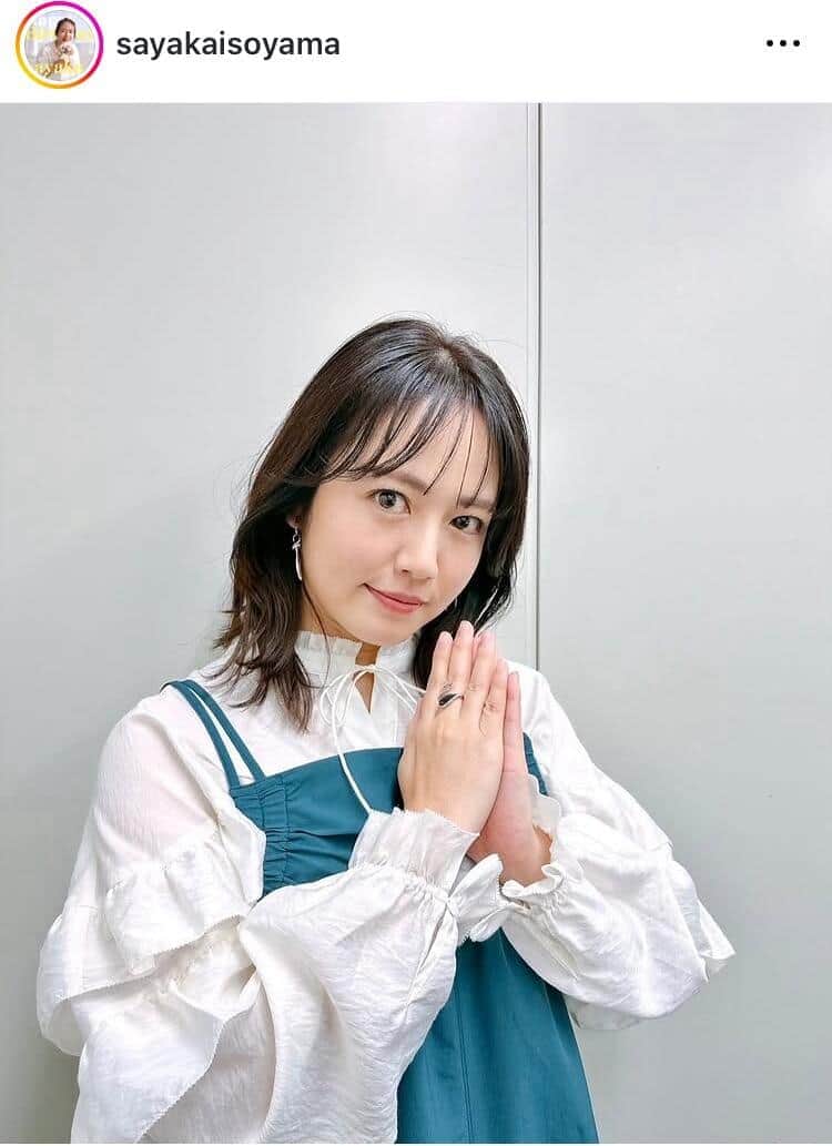 磯山さやか41歳、透け感シースルー爽やかブラウス姿がステキ　「横顔も可愛い」「美人過ぎる」