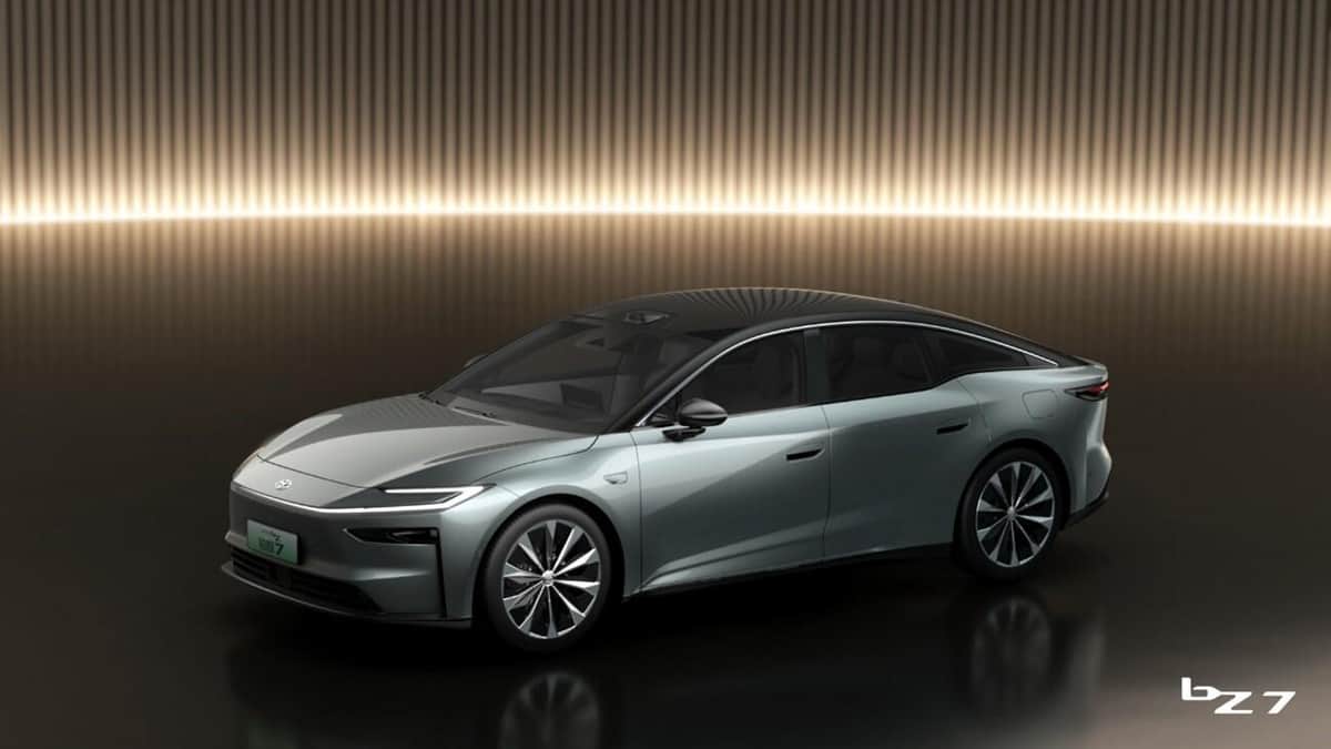 上海モーターショーで注目された日中企業　トヨタとファーウェイ、ホンダとDeepSeekが生み出す車