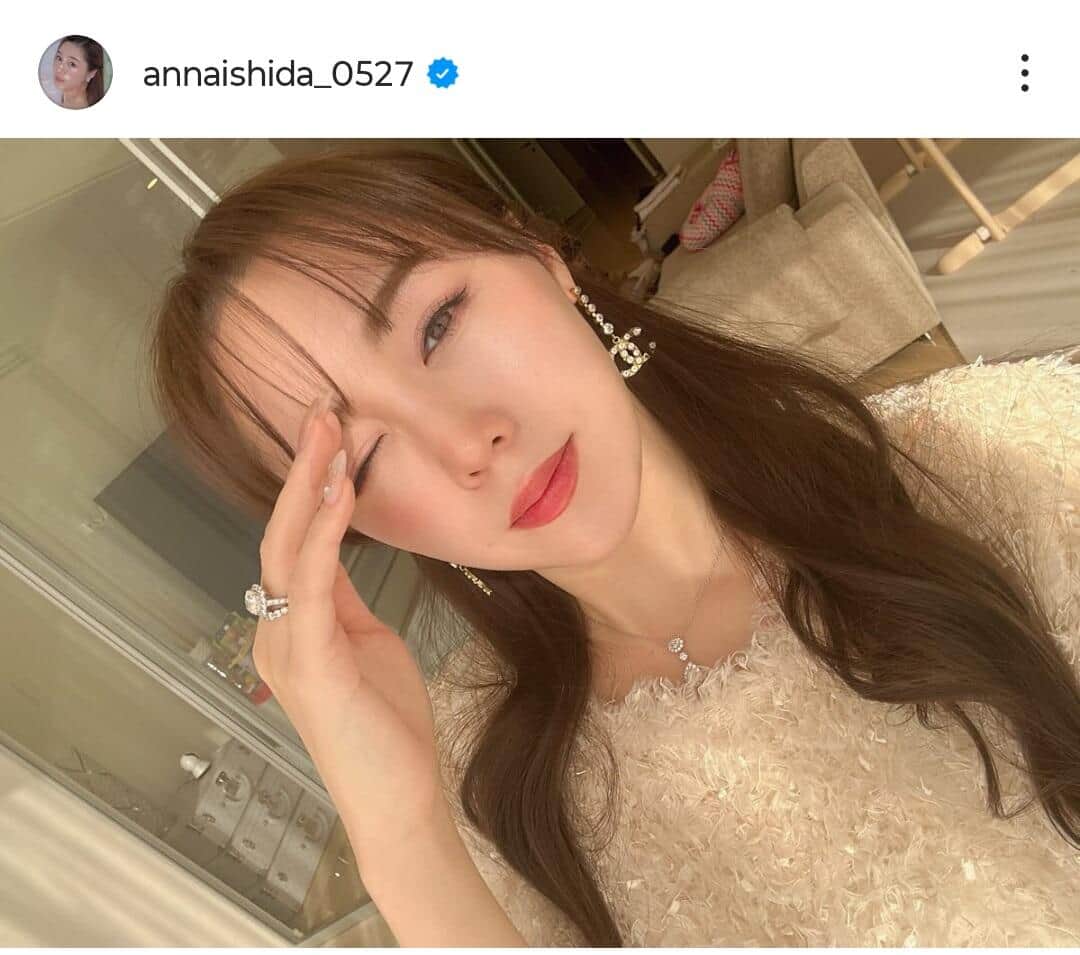 石田安奈さんのインスタグラム（＠annaishida_0527）より