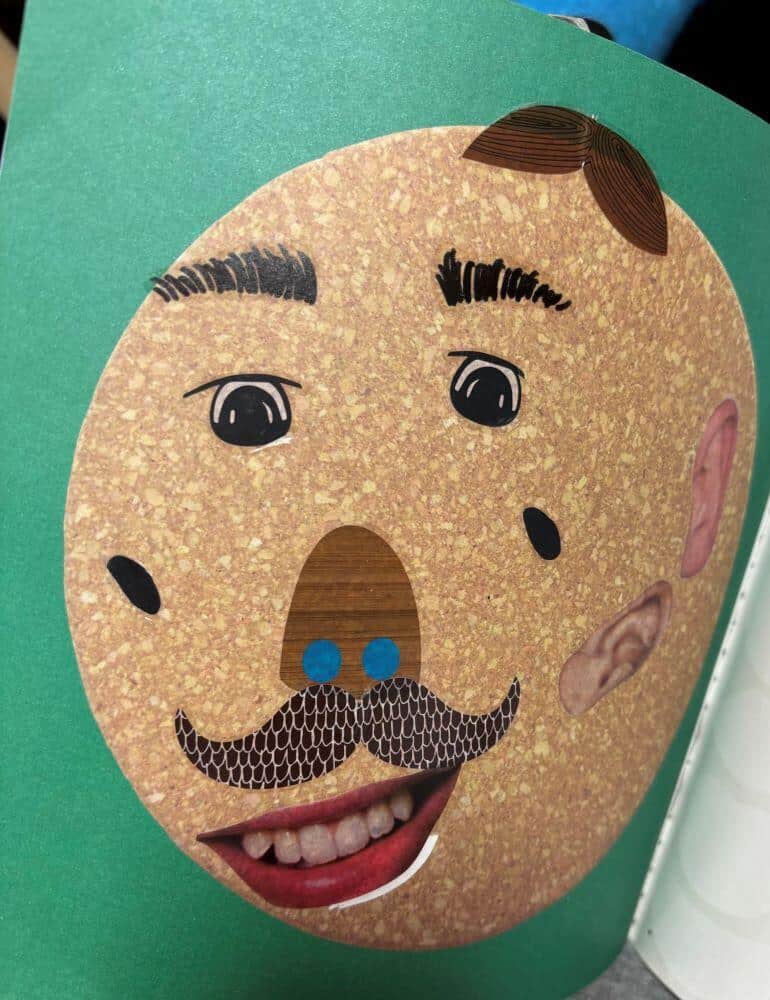 Xユーザー・ねたろう（＠srj_mama）さんの娘が遊んだ「フライングタイガー」の歴代シールブック。本人提供