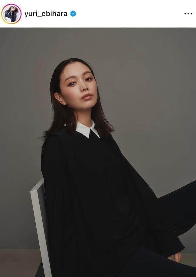 「全てがオシャレ」蛯原友里45歳、「気になっていたカフェ」で楽しいひと時　「幸せな気持ちにしてくれる可愛さ」