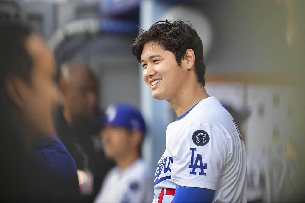 大谷翔平の愛犬デコピン、2歳の誕生日　バルーンと花でお祝いショット...選手会も祝福