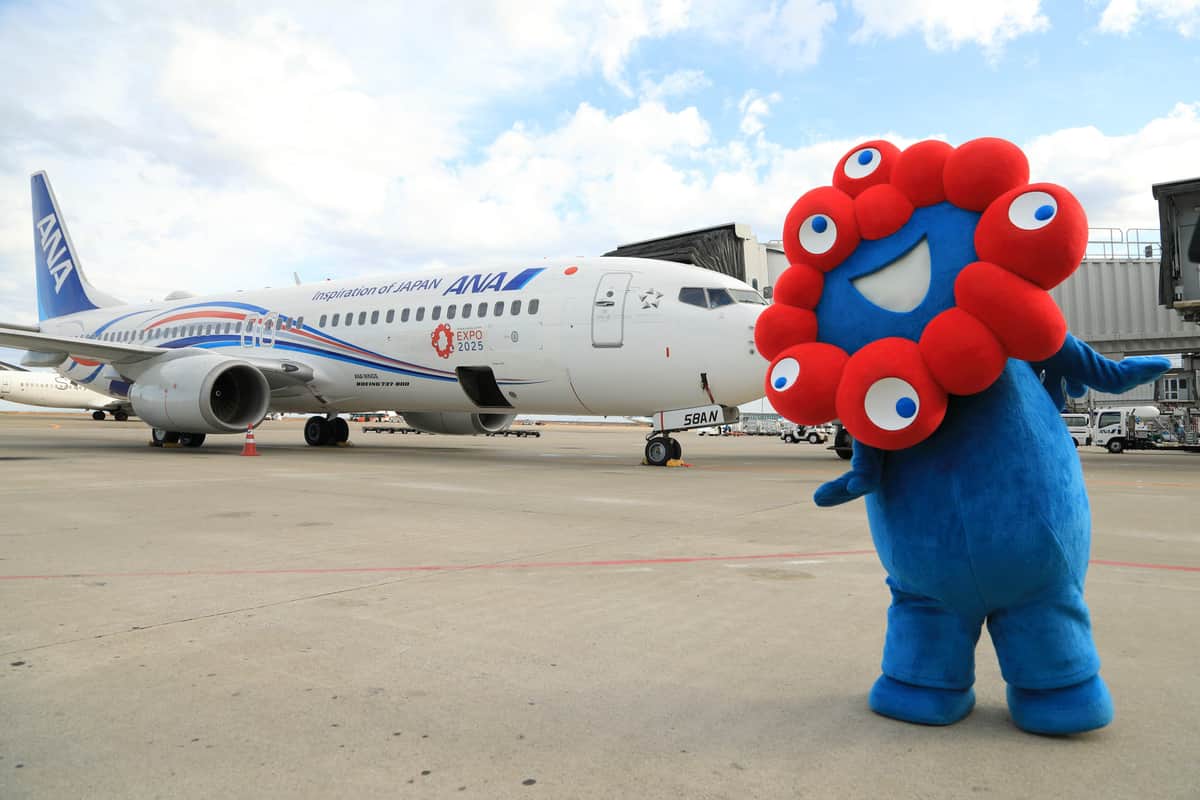 ANA機の前にも「ミャクミャク」