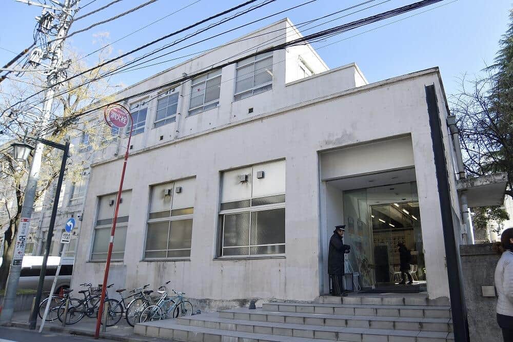 攻めすぎ企画にファン爆笑...「無所属」令和ロマン・高比良くるま、相方に吉本興業・東京本部を案内してもらう