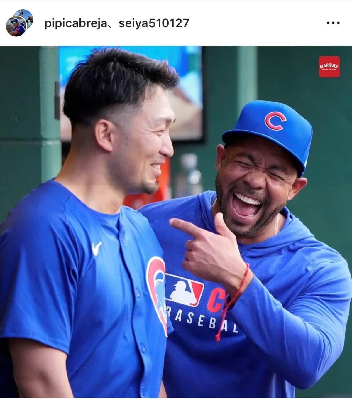 チームメイトと談笑する鈴木（本人インスタグラムより）