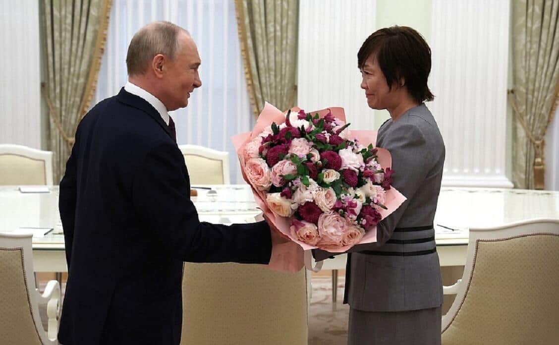 プーチン大統領と電撃会談、安倍昭恵さんのナゾ行動とは　親交深い古市憲寿さんがXで解説