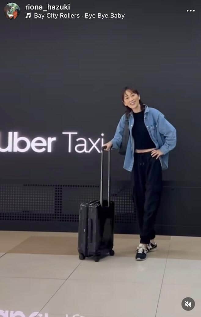 葉月里緒奈49歳、「くせ強めなカメラマン」の撮影に...恥ずかしがる　「照れてるのが可愛すぎる」