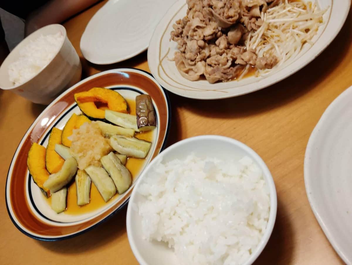 アイリスオーヤマが販売した政府備蓄米「和の輝き」を使った食事風景