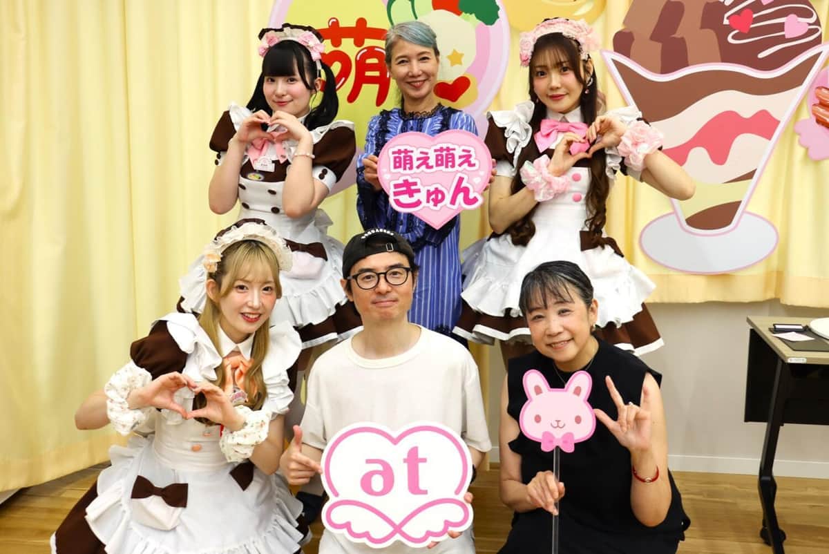 参加者とメイドで記念撮影