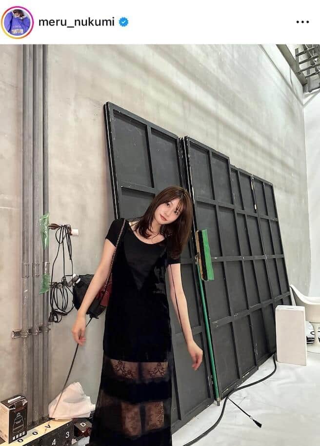 生見愛瑠、タンクトップ×ミニ丈コーデで魅力爆発　「めるる可愛すぎる」「大人かっこいい雰囲気」