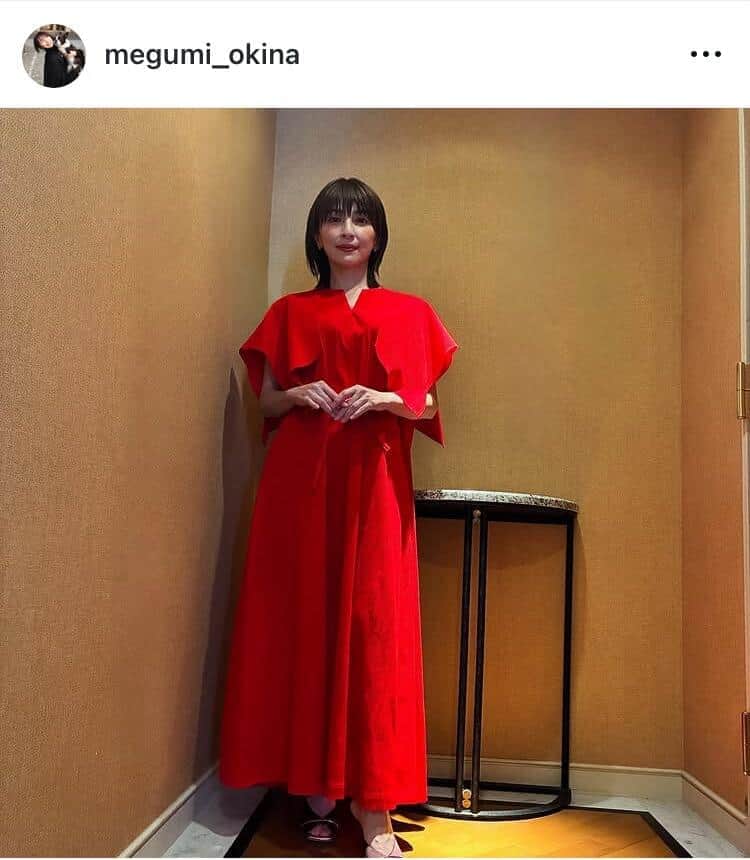 「美しく尊い」奥菜恵45歳、シックな黒ドレス姿で圧倒的な美...「凄くお似合い」結婚式コーデ披露