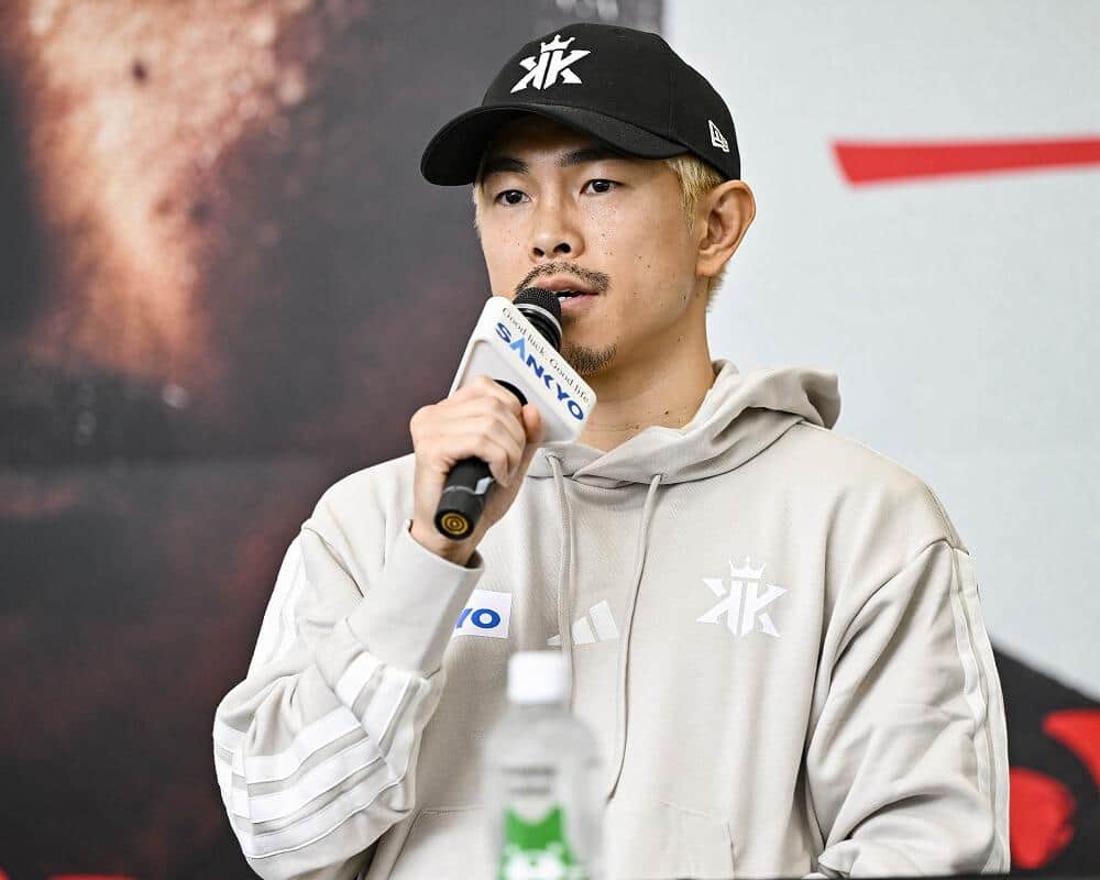 ボクシング井岡一翔、美人妻に熱烈キス迫る「嫁かわいー大好き」　ラブラブショット大反響「新たな一面」