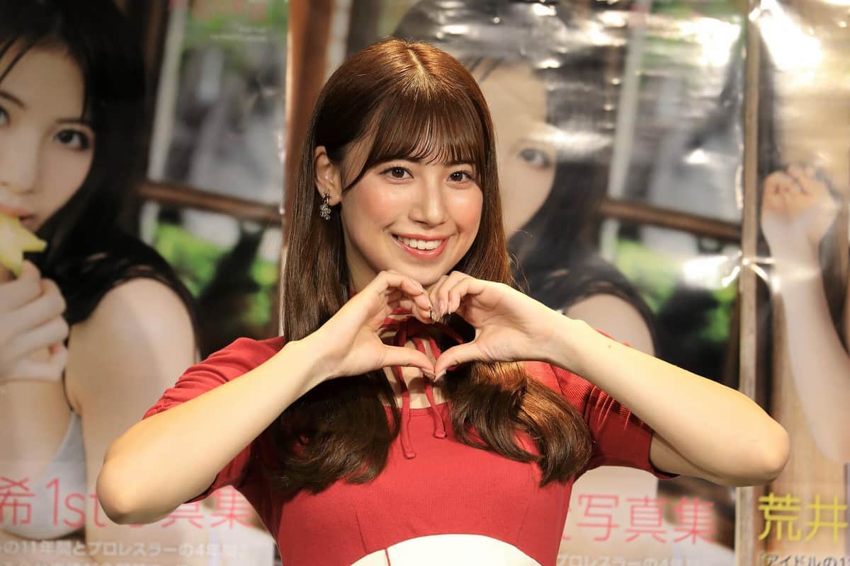 女子プロレスラーの荒井優希さん。初の写真集「無敵の素顔」（KADOKAWA）の発売記念イベントに出席した