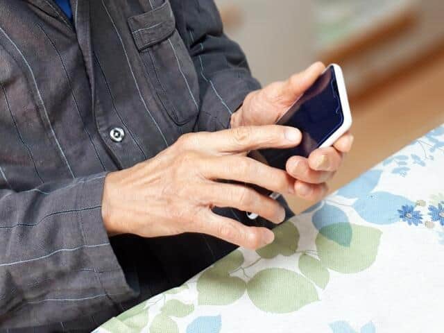 ながらスマホでスマホ認知症に