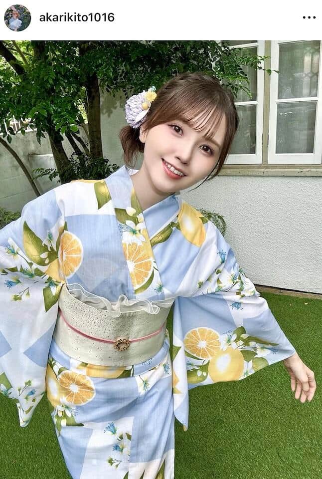 鬼頭明里さんのインスタグラム（＠akarikito1016）より
