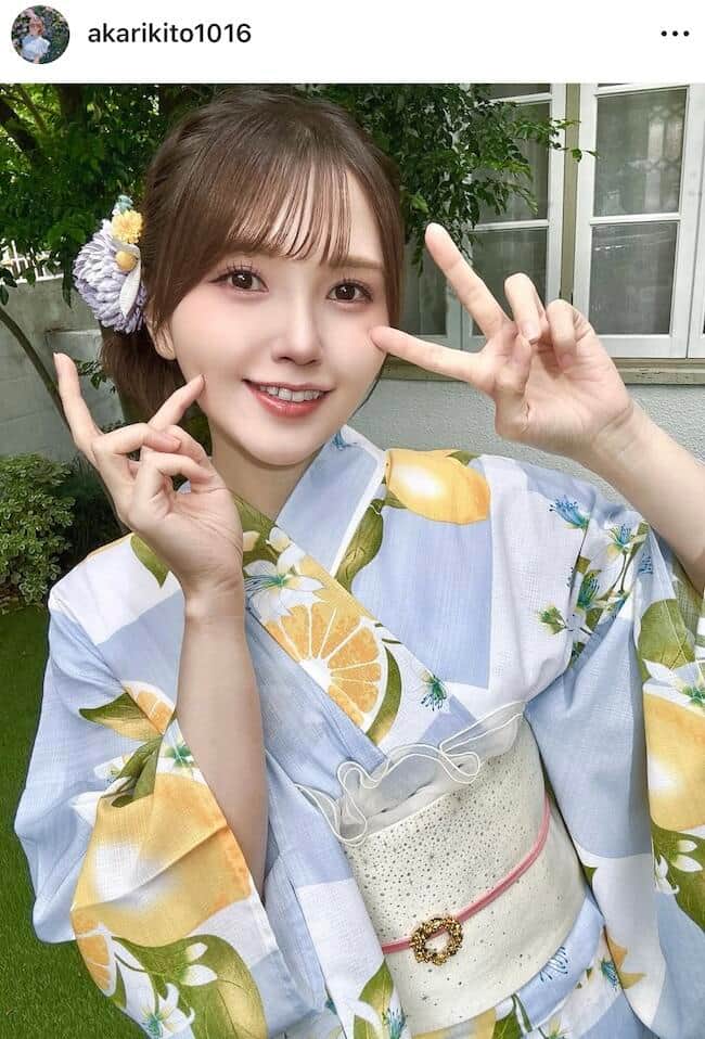 鬼頭明里さんのインスタグラム（＠akarikito1016）より