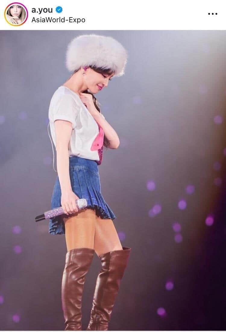 浜崎あゆみ、美くびれ引き立つ真っ赤な衣装ショットの衝撃　「綺麗さに涙」「かっこよすぎ」ファン興奮