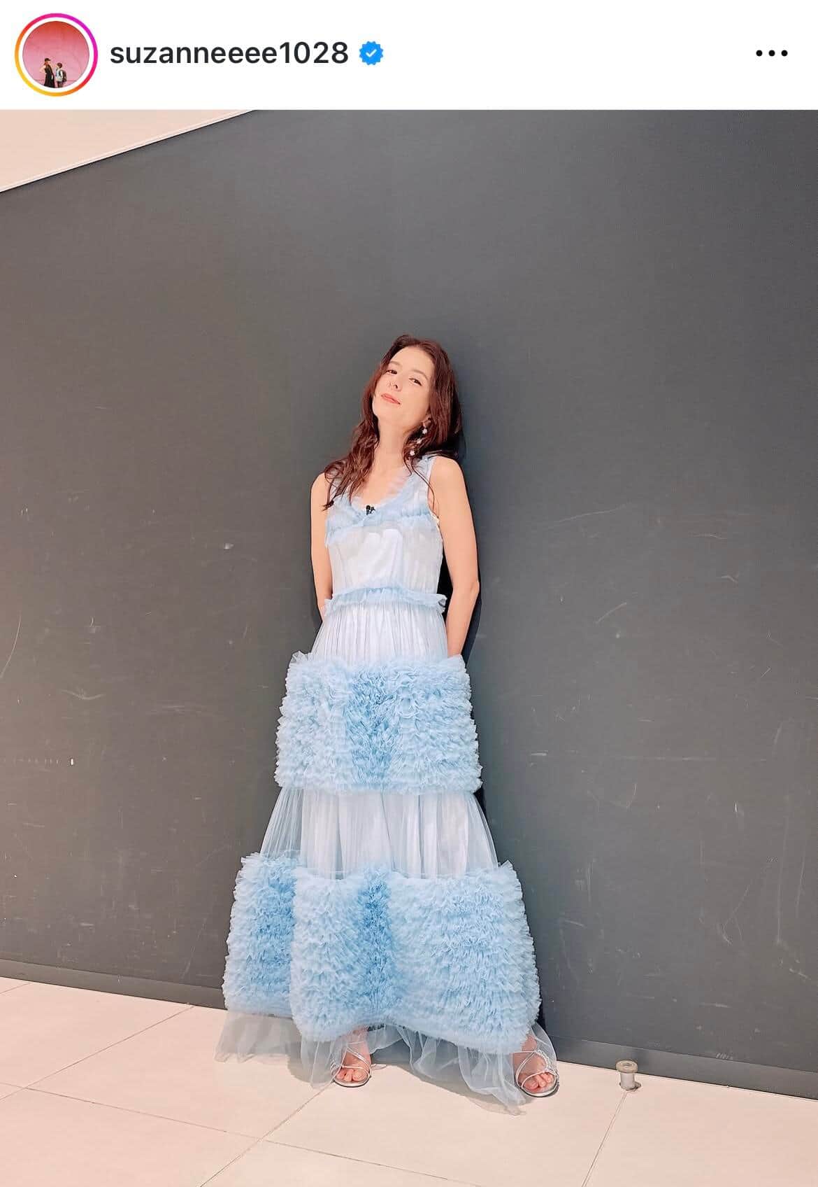 スザンヌ38歳、きれいな腹筋のぞくウェア姿...美ボディ全開！「スタイル抜群」「めちゃお綺麗です」