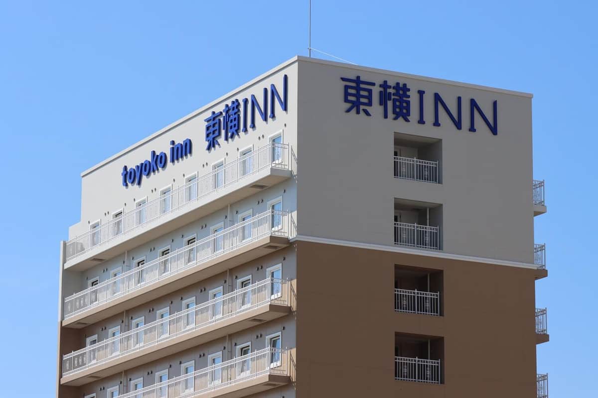 東横イン、ぬいぐるみ用ベッドやガウン付く「オタクに優しい」プランが話題　きっかけは担当者の「推し活」