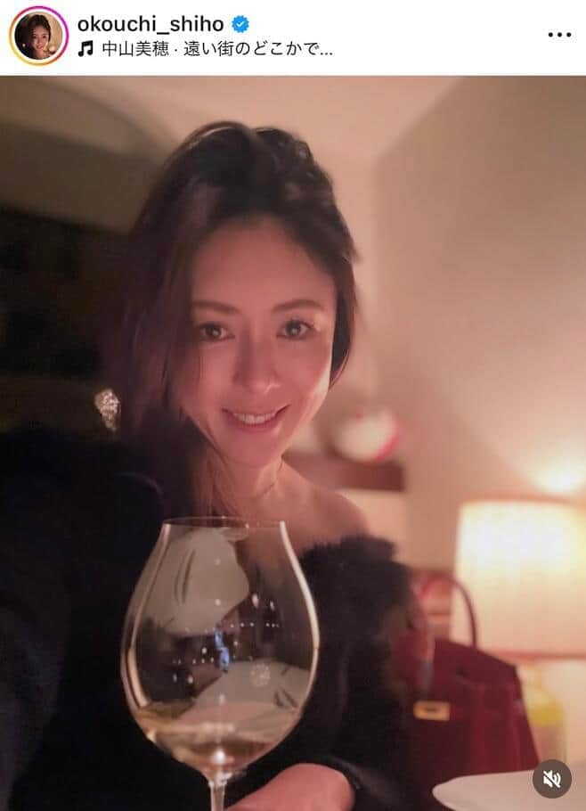 大河内志保53歳、肩出しオフショルで異次元スタイルの衝撃　「かっこ良すぎ」「スタイルよくて綺麗」