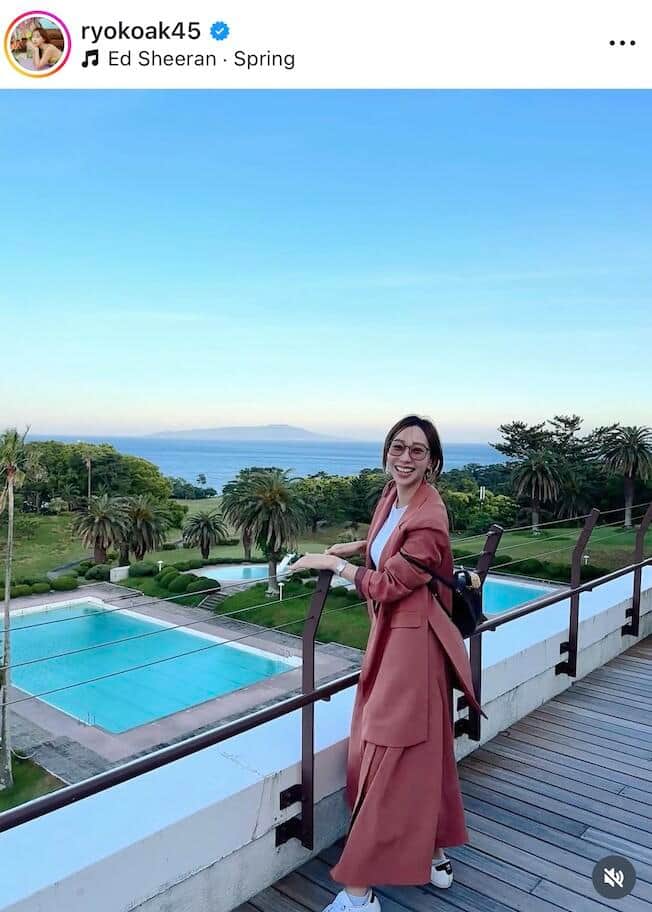 「バチェラー」秋倉諒子、美しいヘソ出し私服＆愛犬との2ショ　女神級の破壊力「スタイル良すぎる」