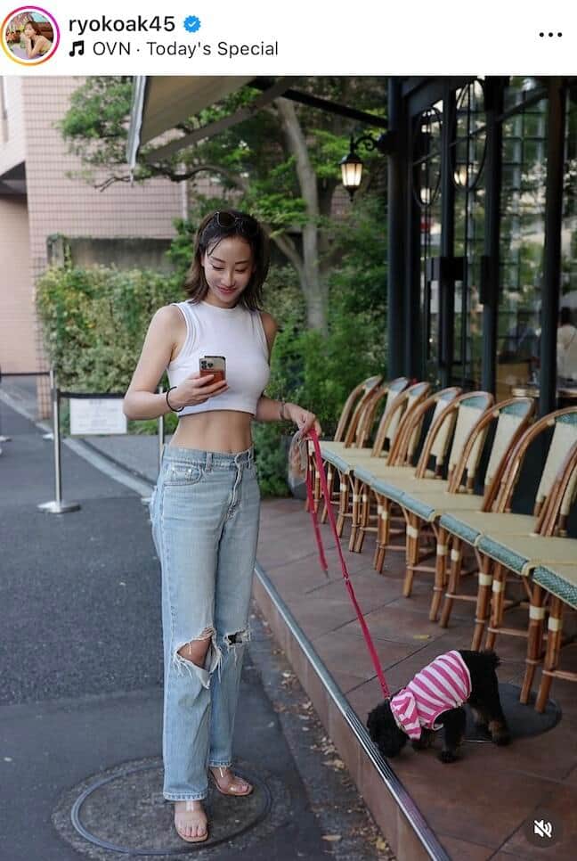 秋倉諒子さんのインスタグラム（＠ryokoak45）より