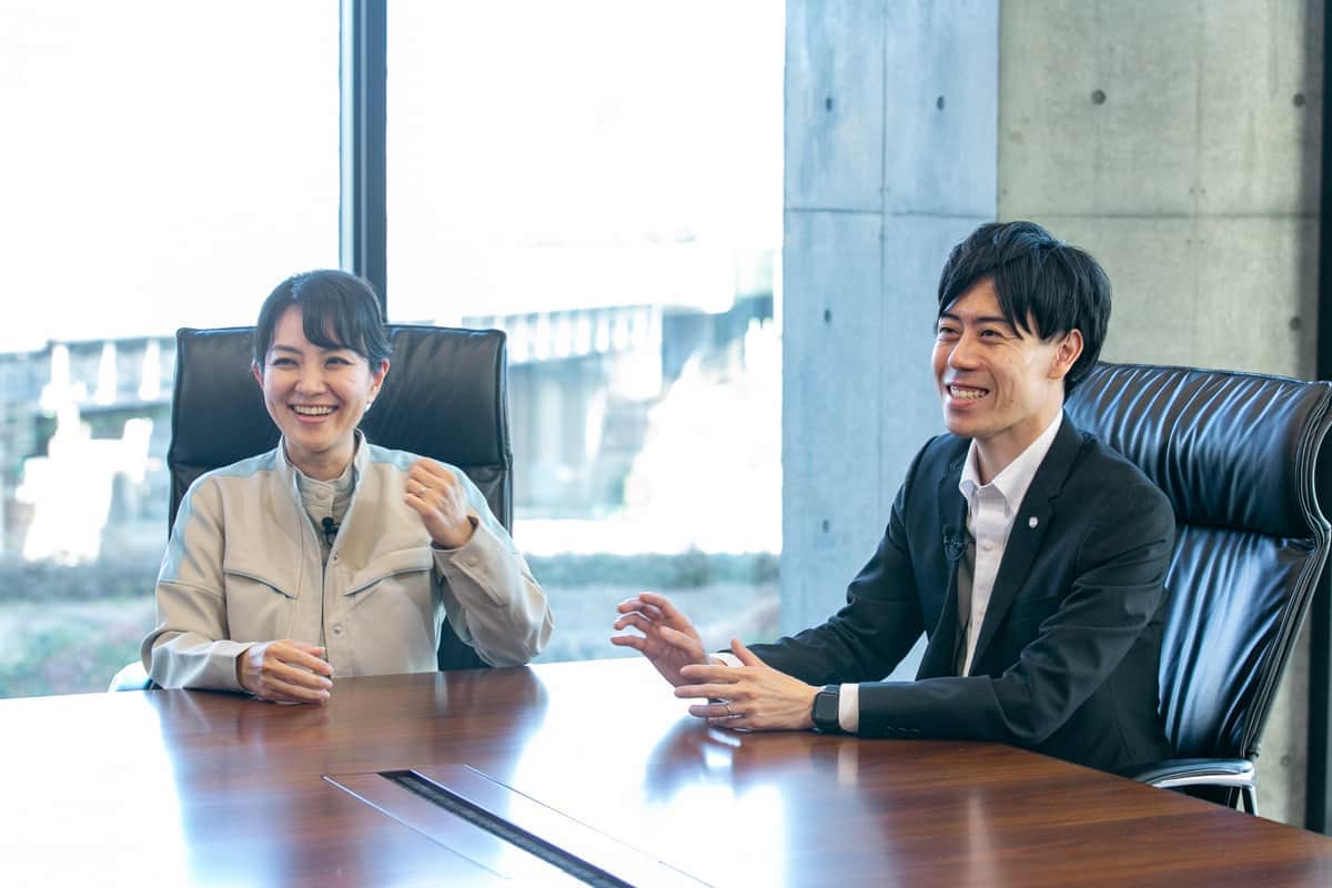 左：第一三共ヘルスケア株式会社　H&B研究所 有用性研究グループ　研究リーダー　辻恵子
右：第一三共ヘルスケア株式会社　H&B推進部 開発グループ　牧祐介