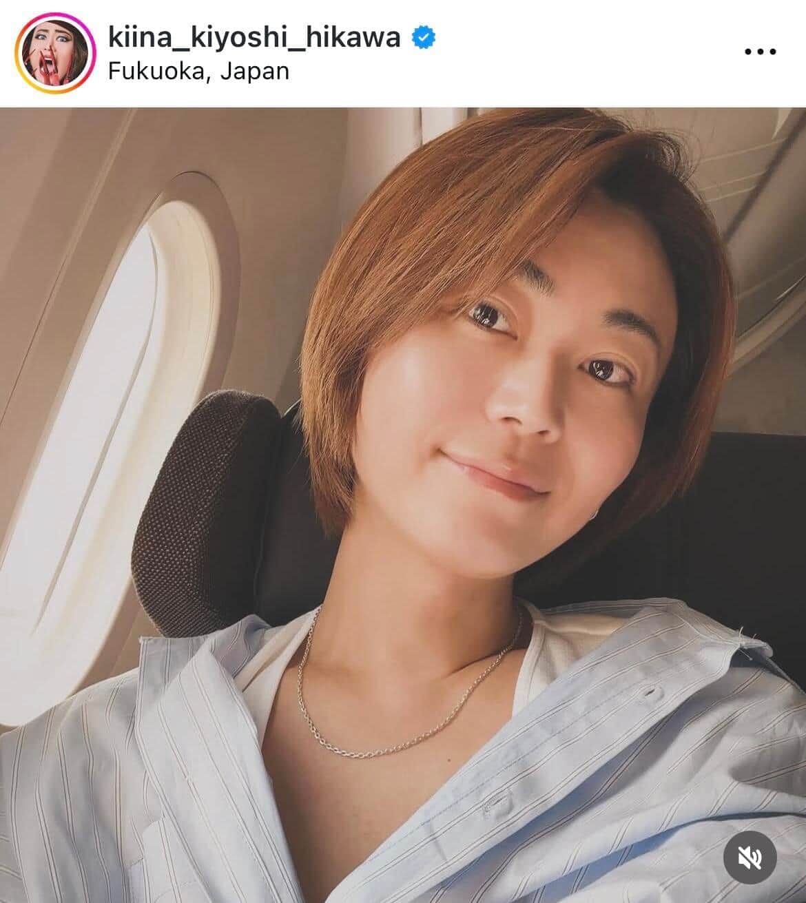 氷川きよし、大人のノースリ姿で髪かきあげ＆意味深な目線に圧倒的オーラ　美スタイル全身ショット炸裂