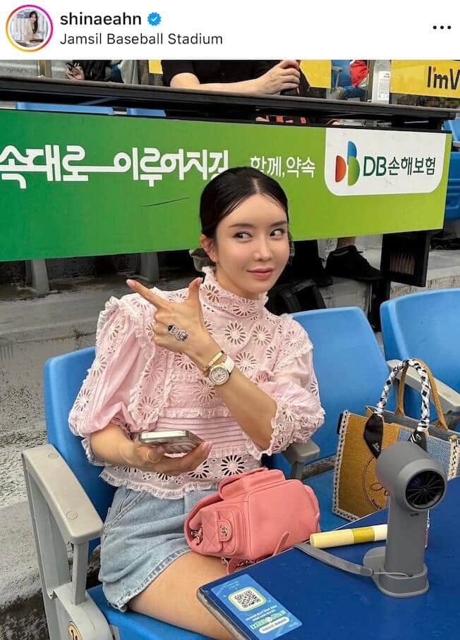 アン・シネさんのインスタグラム（＠shinaeahn）より