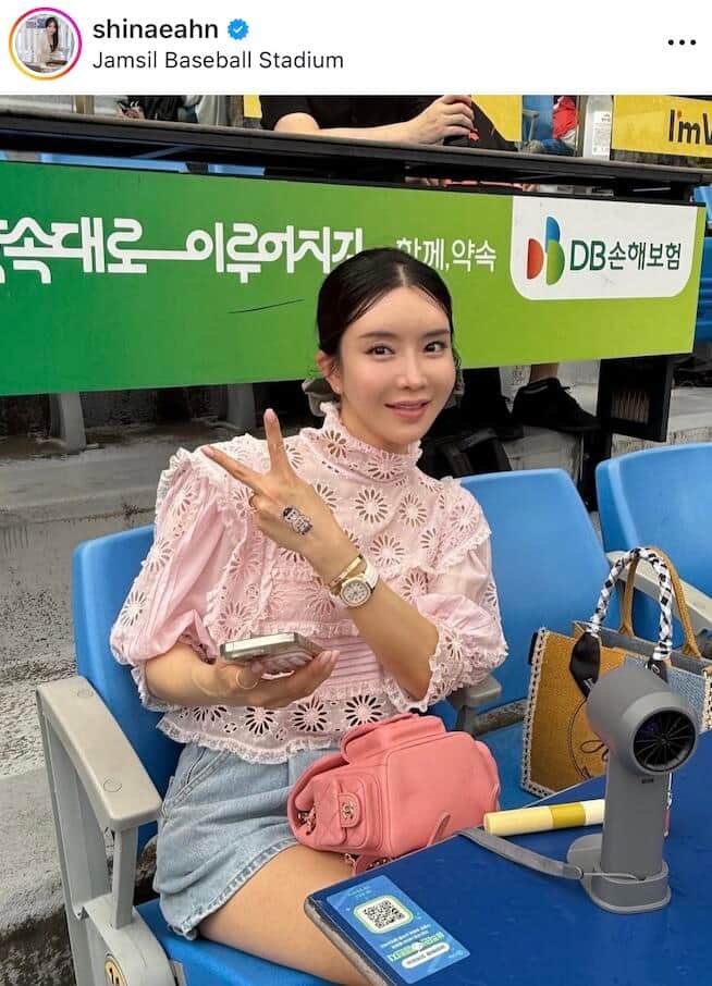 アン・シネさんのインスタグラム（＠shinaeahn）より