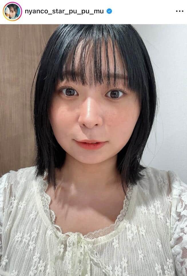 にゃんこスター・アンゴラ村長、肩出しキャミワンピ姿にドキっ　写真集オフショが「可愛すぎる」