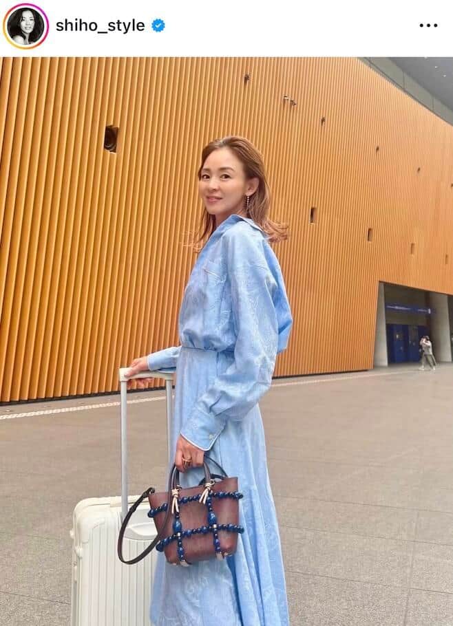 モデルSHIHO49歳、ギリシャのビーチで美しすぎる自撮りショット　「まるで天使」「スタイル良すぎ」