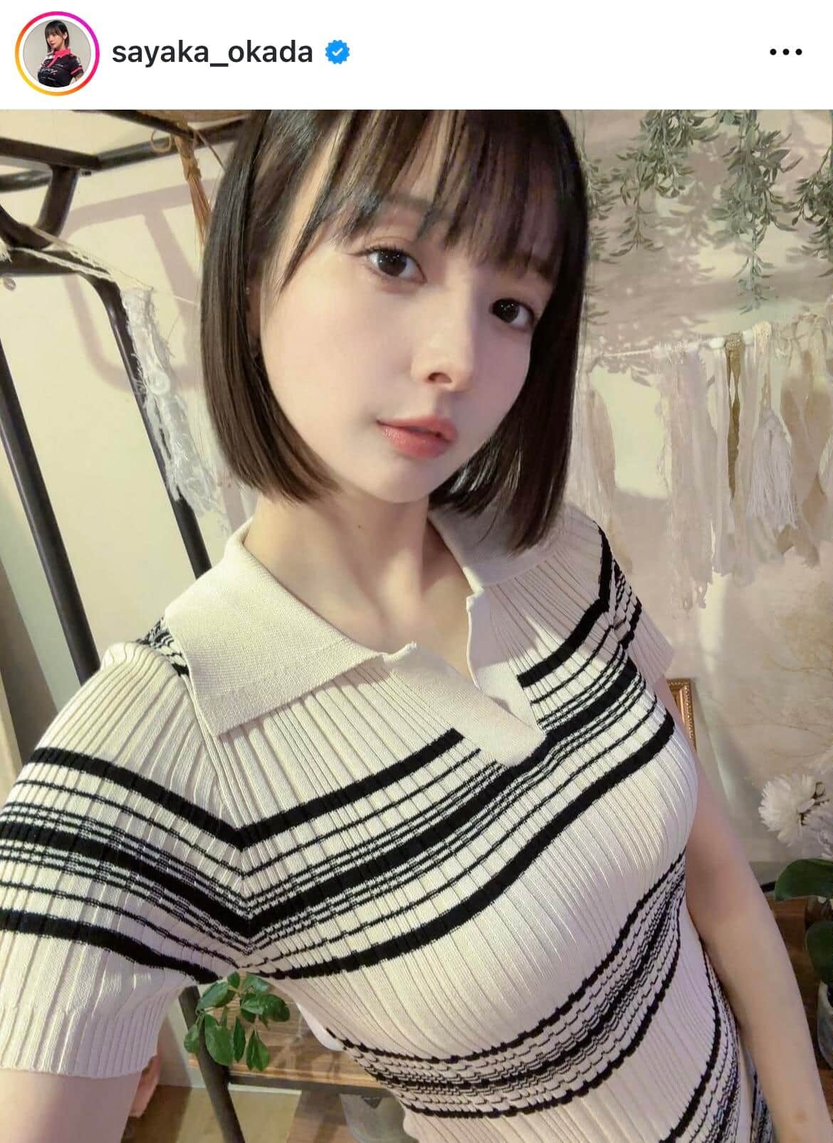 「役満ボディー」岡田紗佳、爽やか花柄ノースリーブが最強　「この世で1番可愛い」流し目ショット