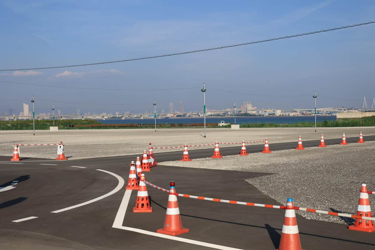 休日にも関わらず、駐車スペースが空いたままとなっている尼崎P＆R