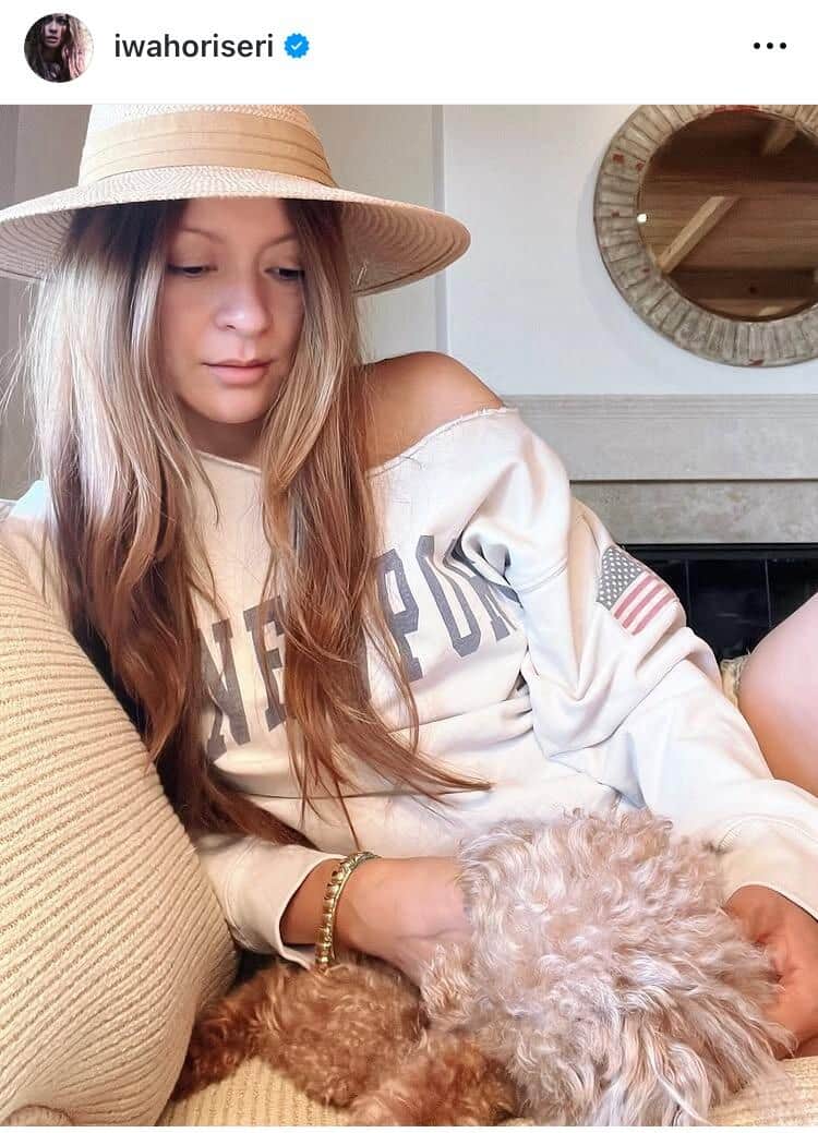 岩堀せり、爆イケなサングラス×ハーフパンツコーデ大絶賛「かっこよすぎます」　夫は「GLAY」TAKURO