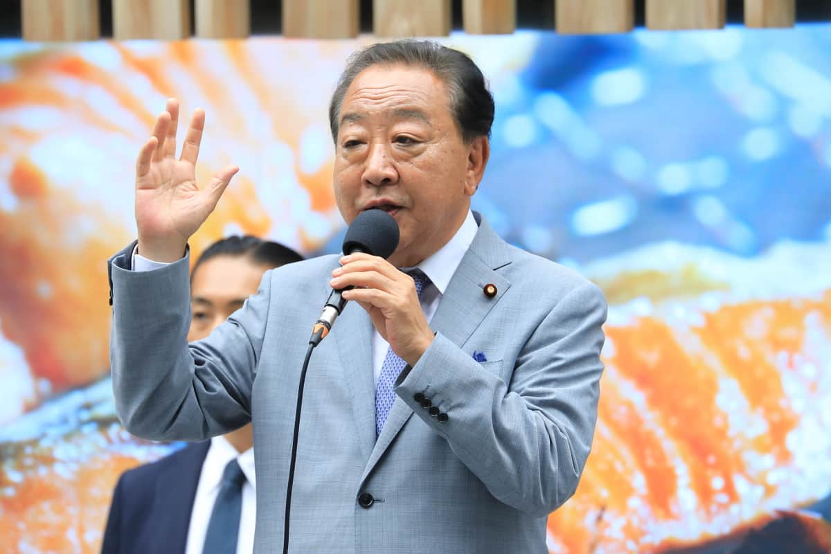 新宿駅前で演説する立憲民主党の野田佳彦代表
