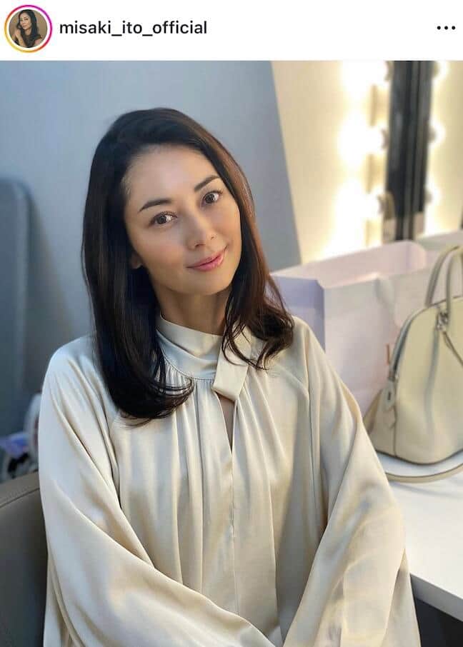 伊東美咲48歳、すらりタイトドレスで圧倒的美しさの衝撃　「変わらぬ美貌」「いつまでも素敵」
