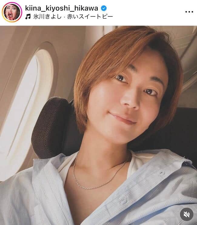 氷川きよし、Tシャツ×デニムの爽やかコーデで「神戸の街を20分散歩」　サングラス姿が爆イケ