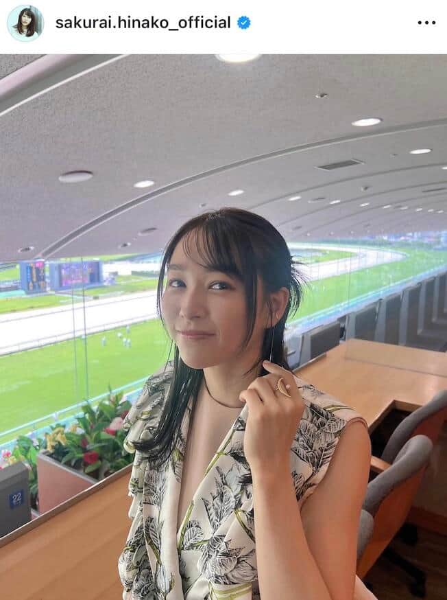 「岡山の奇跡」桜井日奈子、色香ただようチラ見えコーデ　「めっちゃかわいいい」「大人の魅力！」