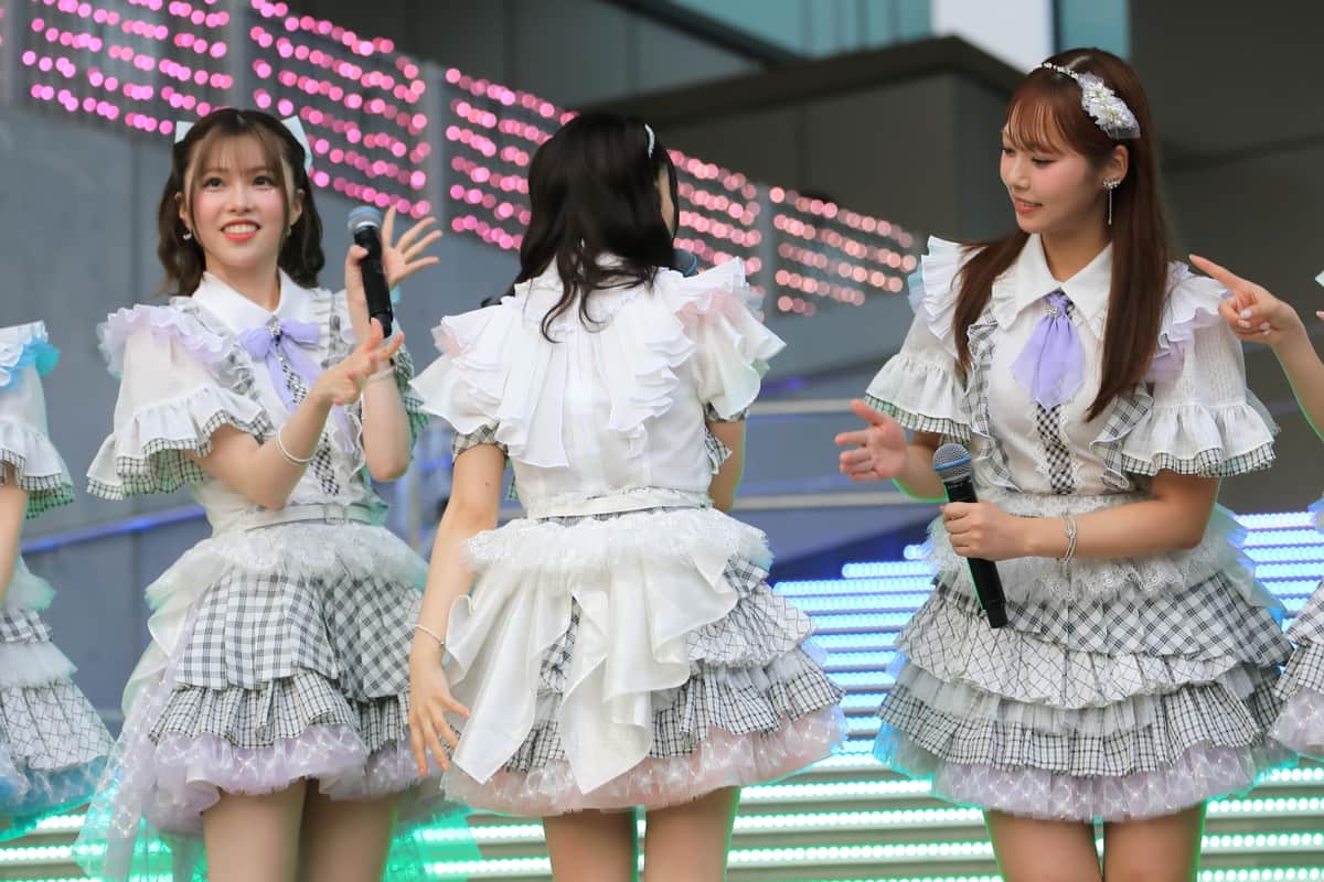 新衣装は後ろが天使の羽に