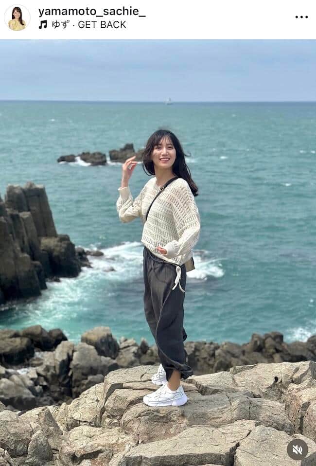 テレ東・注目の山本倖千恵アナ、涼しげブルーのワンピースでくるり　「とってもさわやか」「妖精みたい」